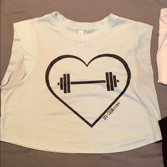 Workout tops - Picture 2 of 4